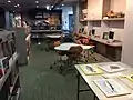 1階展示室の図書コーナー（2015年7月31日撮影）