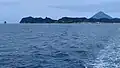 フェリー途中では遠くに対岸の開聞岳