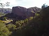 オンガミーラ谷の岩