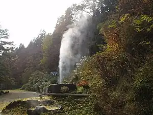 鬼首温泉の間欠泉
