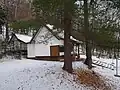 温根湯神社 社殿（右側手前から左側奥に向かって拝殿・幣殿・本殿）