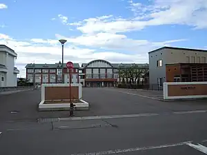 校門及び校舎
