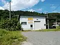 温泉熱発電プラントの外観。