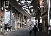 尾道通り(1.送別会の後、果南が陽平を追いかけてきたパリゴ尾道店前の路上 2.翌朝、陽平が愛助を探しに来た場所 )