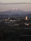 北東面の眺望。秋や冬の晴れた日には御嶽山をはっきりと望むことができる。手前に望む塔は瀬戸デジタルタワー。(2010年(平成22年)11月)