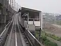 改良工事前の大宮行ホーム。右端の盛土部に鉄道博物館が建設された(2005年7月)