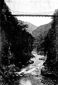 木造吊り橋の旧万年橋(昭和初期)