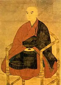 大内盛見像（左）・毛利重就像（右）盛見（大内氏第11代当主）は室町時代に伽藍を再建、重就（長州藩第7代藩主）は江戸時代後期に現在の金堂・仁王門を再建。