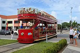 オラニエスタッド・トラムの2階建て車両（2017年撮影）