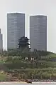 人造湖に作られた庭園