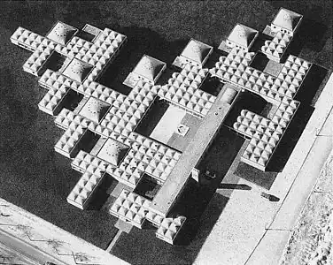 市立孤児院アムステルダム アルド・ファン・アイク (1960)、「数の美学」、建築運動 構造主義 。