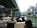 東横堀川水門の閘門に進入する大阪水上バスの水都号アクアmini（2008年4月27日撮影）