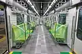 ロングシート車内（402-07）