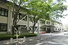 工学部棟前