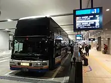 バスターミナルでの標識例（大阪駅JR高速バスターミナル）