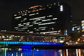 天満橋と大阪マーチャンダイズ・マートビル(OMMビル)