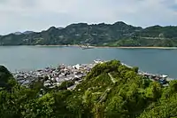 歴史の見える丘公園より。向こう側は岡村島