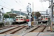 かつてあった構内踏切。2番線(下り姫路方面行き待避線ホーム)に差し掛かる形で設置されていた。