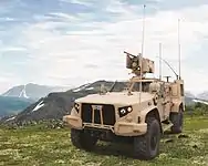 M153 CROWS II RWSを搭載し、M2重機関銃を装備したL-ATV。