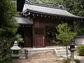 本殿（右）左には天神社。