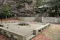 護摩道場と行者堂