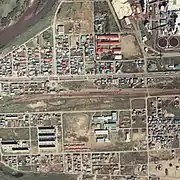 1977年の大楽毛駅と周囲約750m範囲。右が根室方面。国土交通省 国土地理院 地図・空中写真閲覧サービスの空中写真を基に作成