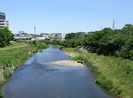 御用橋から乙川下流を望む。
