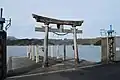 海に向く参道