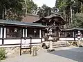 祝詞殿（中殿）。奥に本殿がある。