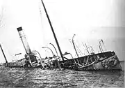 紅海のクンフダー湾で撃沈された砲艦「バフラ（Bafra）」