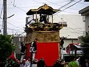 宵の奉曳に向け作業中の鹿子神車(2013年6月)