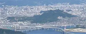 黄金山(山頂付近に本丸が存在)