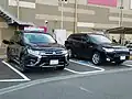PHEV(左：2015年6月改良型 右：2012年12月初期型)