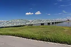 尾張大橋と木曽川。（三重県桑名市、2015年（平成27年）8月）
