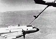 KC-135から空中給油を受けるP-3のテスト機(1979年)
