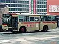 1997年までみられた一般路線バスの2台目旧塗装(新宿駅西口にて撮影)