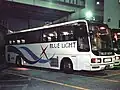 「ブルーライト号」の車両 (6902)P-MS729SA、1989年式高速バス運行開始時の車両。当初は路線ごとに車両が固定され愛称も表記されていた。