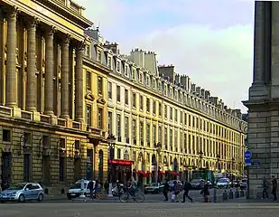 早朝のロワイヤル通り (La rue Royale au petit matin.)