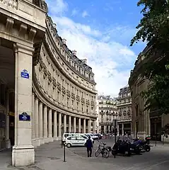 フォルム・デ・アル (Forum des Halles) 西側ヴィアルム通りの半円状建物 (Semi-circulaire, la rue de Viarmes)