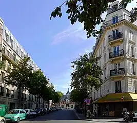 レピュブリック広場北東近くサン=マルタン運河のジュマップ河岸通りから見るリシュラン大通り (Avenue Richerand vue du quai de Jemmapes.)
