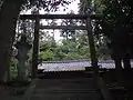 参道から境内をのぞむ