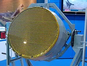 機首に搭載されるN036-1-01AESAレーダー。