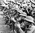 北ベトナム軍の兵士。手前から2人目、5人目以外は「ムー・コーイ」の帽章を外し、また全員階級章を外している(1966年ごろ)
