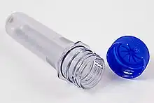 成形前のペットボトル(プリフォーム)