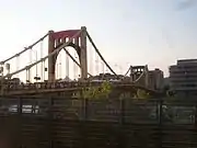 『Knit the Bridge』(VitaleBaby作、2013年、ピッツバーグのアンディ・ウォーホル橋)
