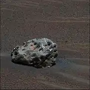 火星で初めて確認された隕石「ヒートシールド岩」