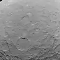 2015年5月22日にドーンが撮影高度5,100 km地点（1、2、3、4、5）（エジヌクレーター: 画像、拡大画像）