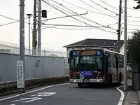 増徳院付近を行く桜木町駅行き (お3)