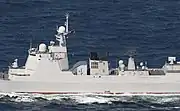 052D型駆逐艦の上部構造物。艦橋構造物の四方に346A型レーダーのアンテナが固定設置されている。