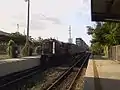 駅に近づく2540 + 4 EMU 203